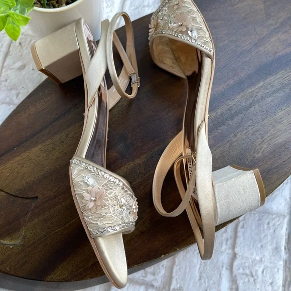 Badgley Mischka Crystal satin embellished block heels women’s size 6 - Picture 9 of 11